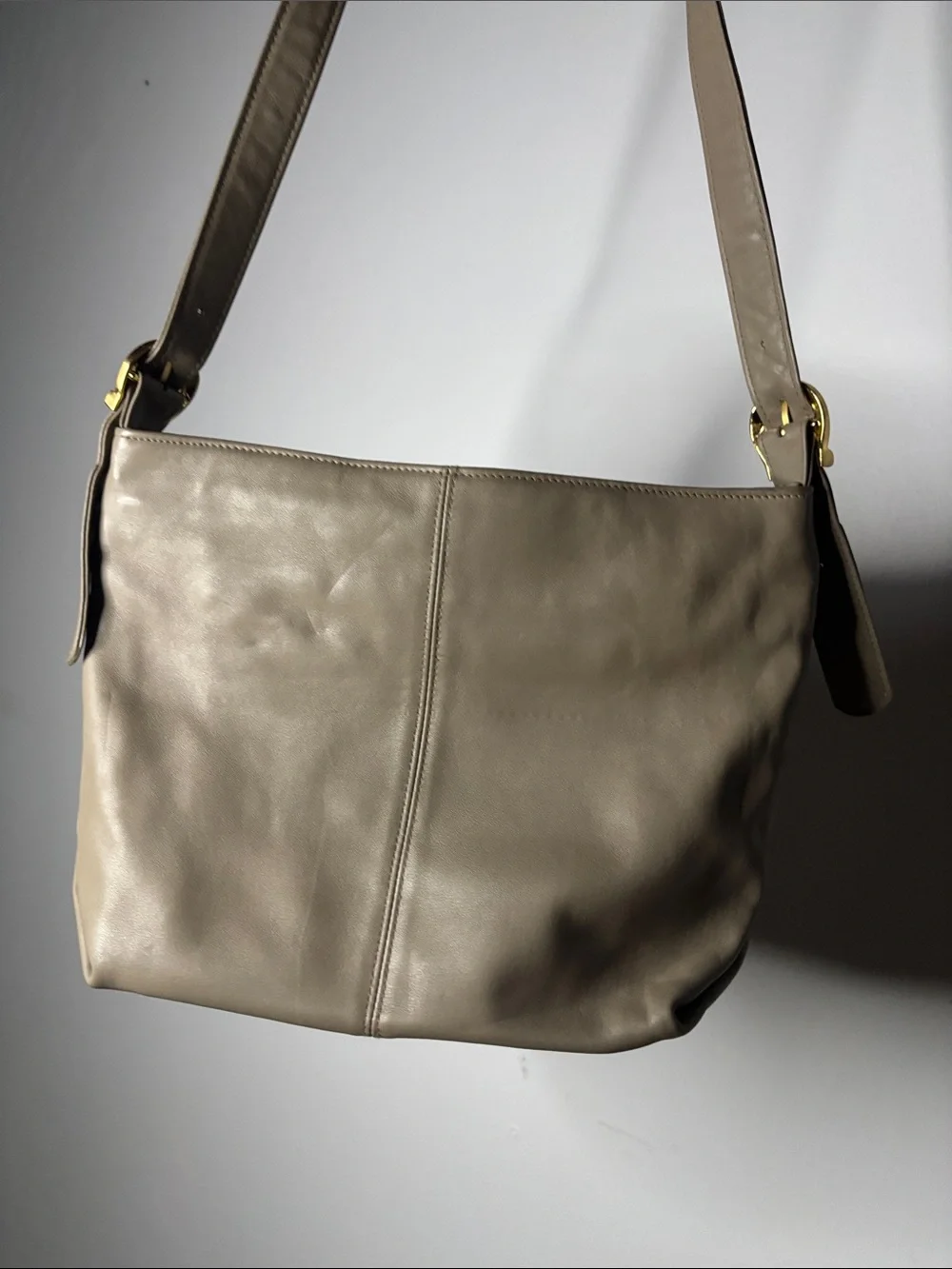 Stone Mountain Neutral Gray Leather Shoulder Bag Gold Hardware Vintage